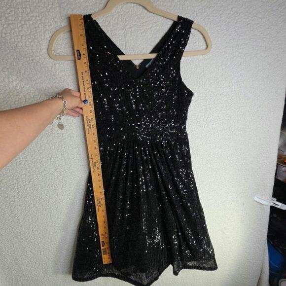 Draper James Sz6 Black V neck Sequin below Knee Double layers dress. Sparkling - Picture 4 of 13